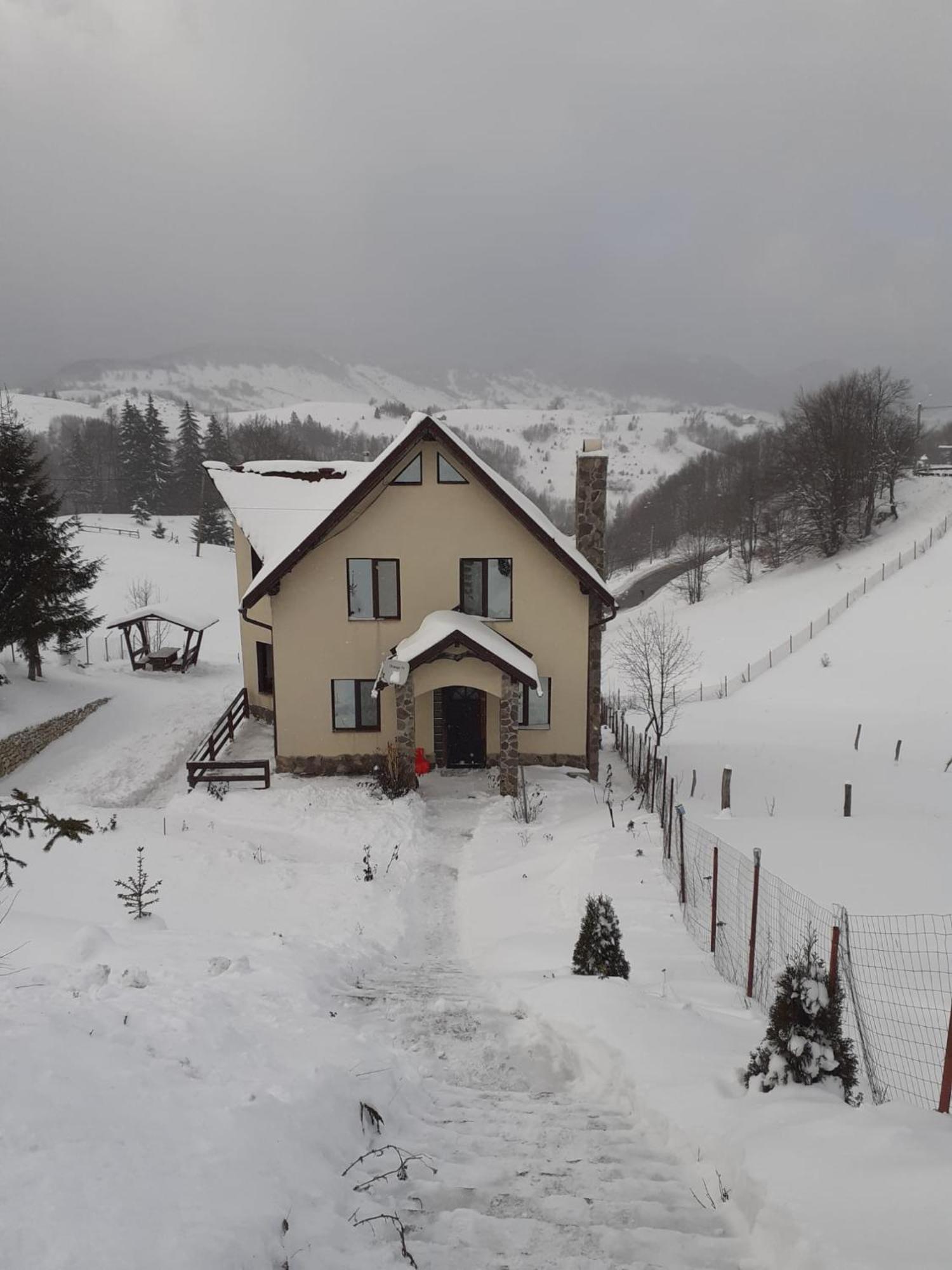 La Kaifas Villa Fundata Bagian luar foto